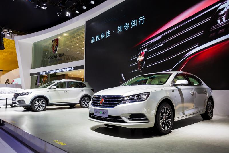 全新榮威950、榮威e950定義“高級轎車” 成都車展亮相售價16.88萬起 互聯(lián)網(wǎng)汽車上市一周年 系統(tǒng)升級帶來顛覆式進(jìn)化