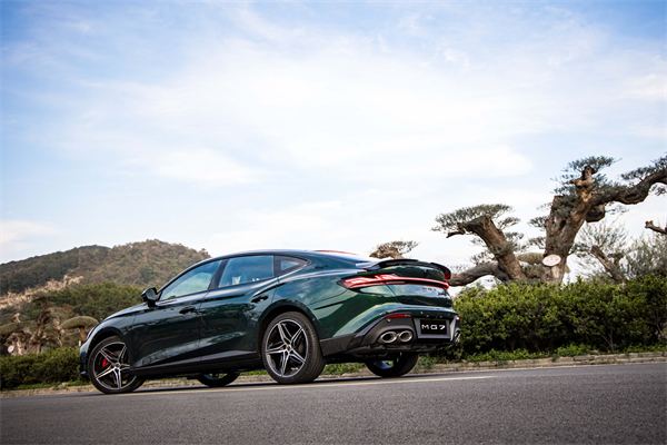 B級(jí)運(yùn)動(dòng)轎車新標(biāo)桿來(lái)了，MG7 2025款智能登場(chǎng)，限時(shí)一口價(jià)11.29萬(wàn)元起