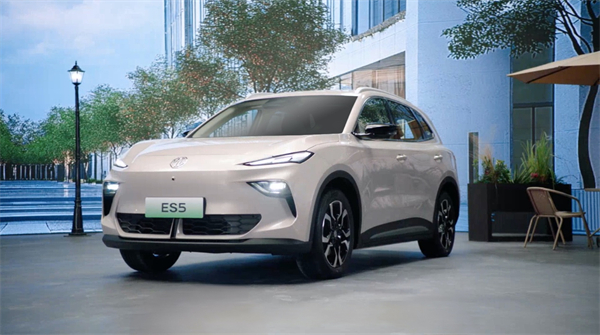 開創(chuàng)傳統(tǒng)車企先河，MG重新發(fā)布ES5，“領(lǐng)先一代、便宜一萬”重塑格局