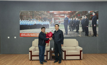 自治區(qū)領導慰問柳工技術(shù)專家和技能人才