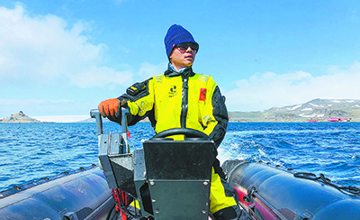 兩度赴南極戰(zhàn)風斗雪 退役不褪志破冰爭先——挖掘機事業(yè)部試驗中心技能專家韋蘇彬