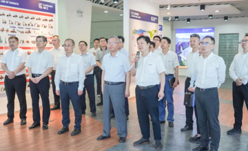 共話合作謀未來(lái) 國(guó)新控股副總經(jīng)理王豹一行到訪柳工調(diào)研交流