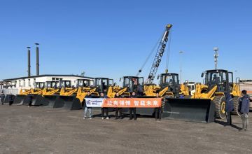 13臺(tái)柳工裝載機(jī)交付！