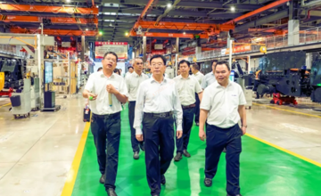 自治區(qū)副主席、自治區(qū)國資委黨委書記苗慶旺率隊(duì)到柳工調(diào)研