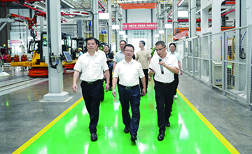 工業(yè)和信息化部電子信息司副司長史惠康一行到柳工開展調(diào)研