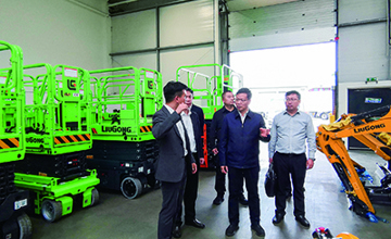 自治區(qū)副主席、柳州市委書記譚丕創(chuàng)走訪柳工英國公司