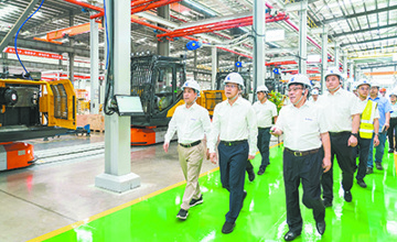 自治區(qū)副主席、柳州市委書記譚丕創(chuàng)到柳工調(diào)研