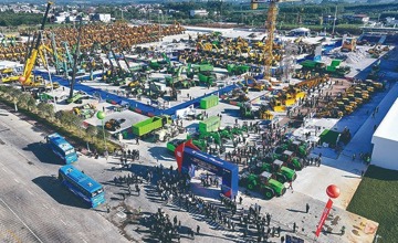 2025柳工全球經(jīng)銷商年會(huì)暨11·26全球客戶節(jié)盛大舉行 現(xiàn)場(chǎng)簽約意向訂單總額達(dá)60億元