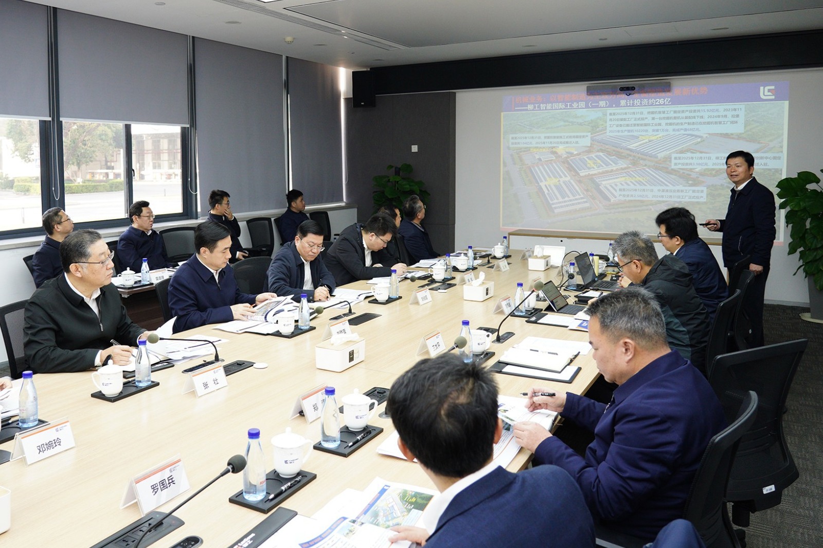 柳州市委書記張壯、市長劉勝友到柳工座談交流