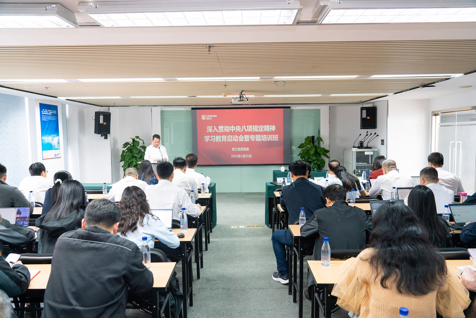 5d87a3b82b214e5fb192ff65a82cedd2