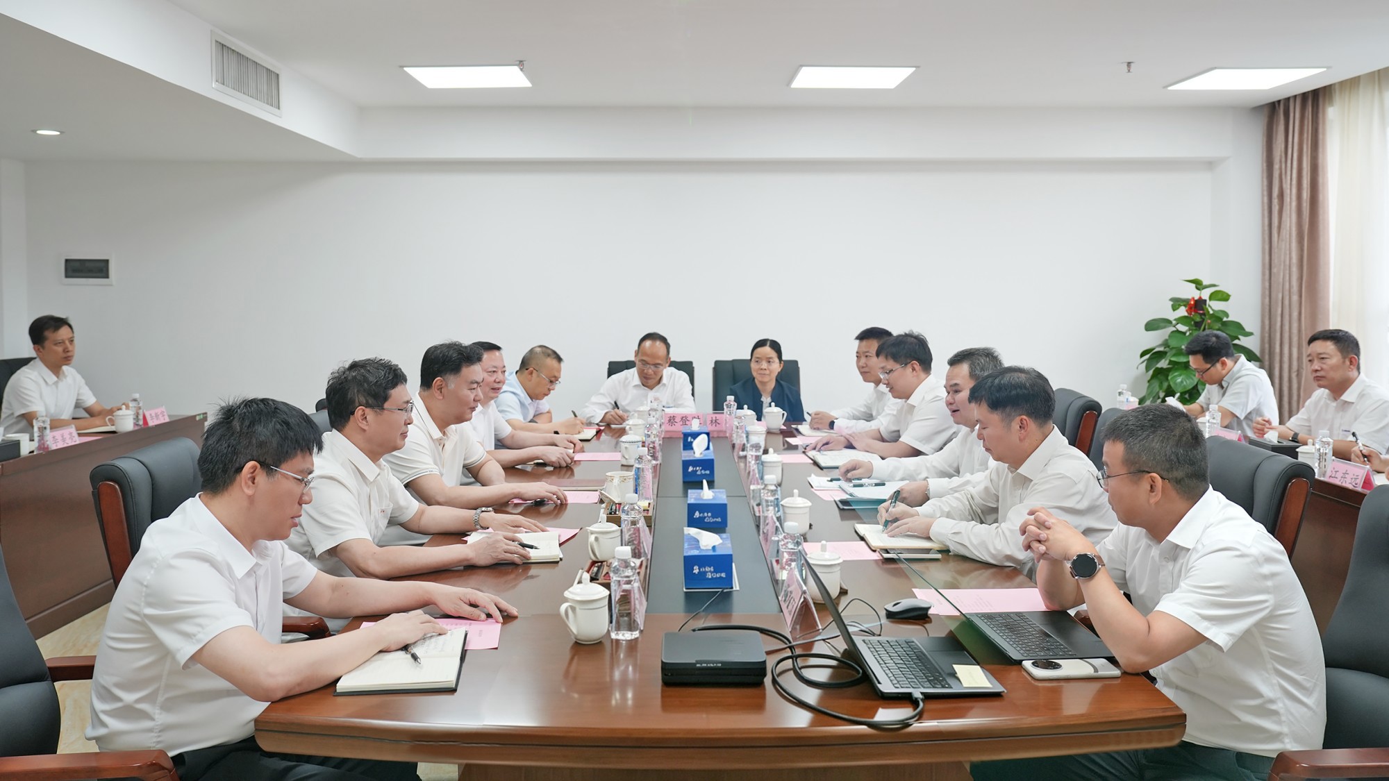 柳工集團與關鍵金屬集團座談交流 共謀協同發展新篇章
